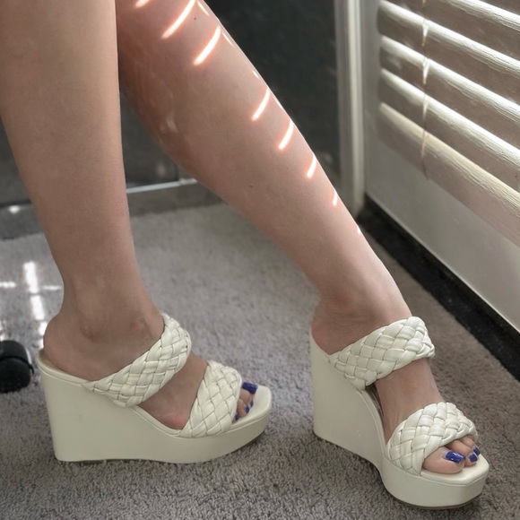 NESSIE WEDGE SANDALS - Picture 2 of 11